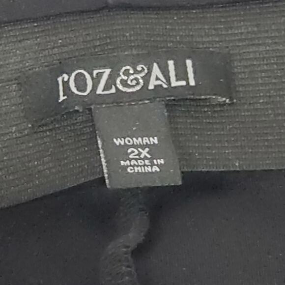 Roz & Ali Black with Embroidered Floral Pencil Skirt Back Slit 2X - Picture 4 of 7